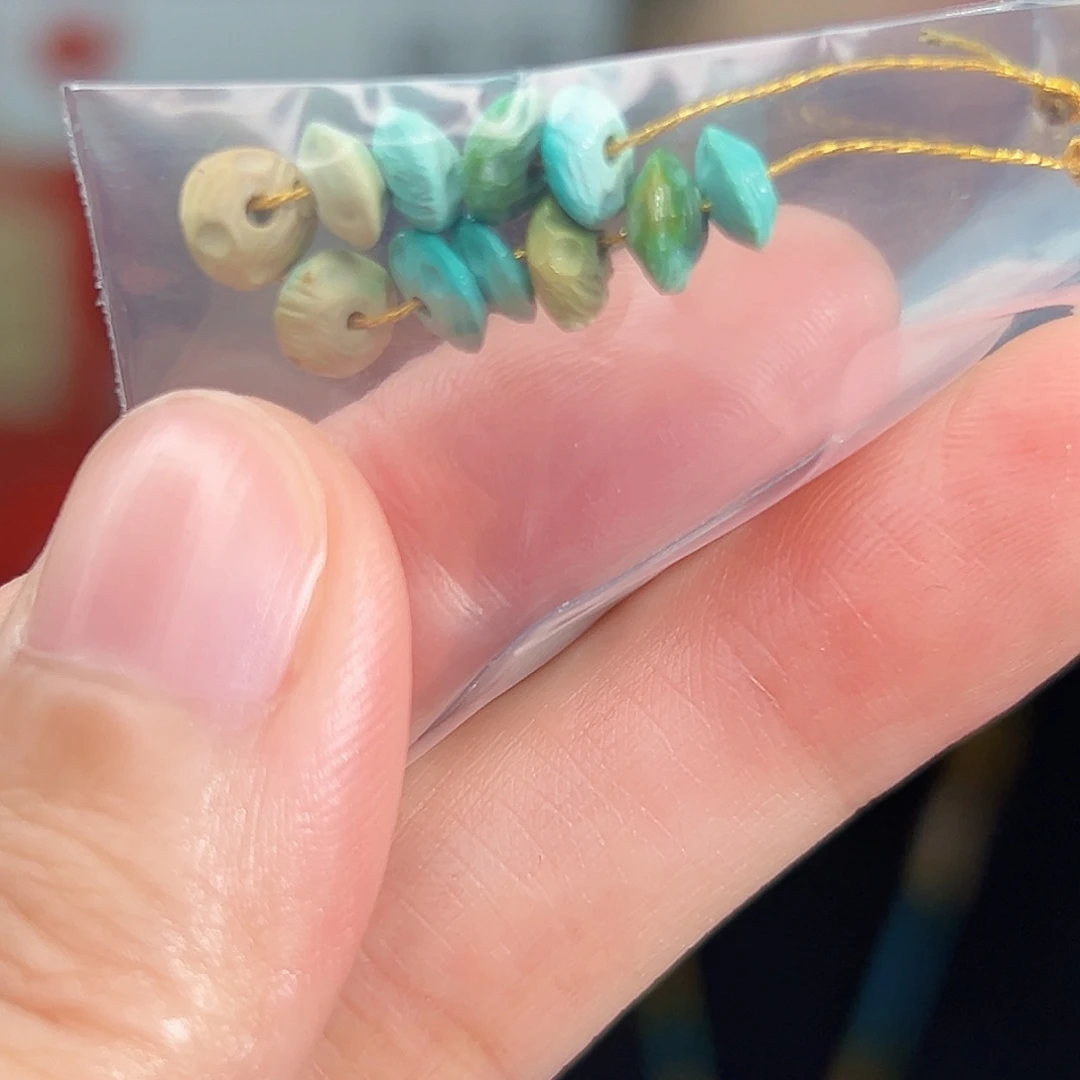 绿松石未镶嵌珠宝奇石