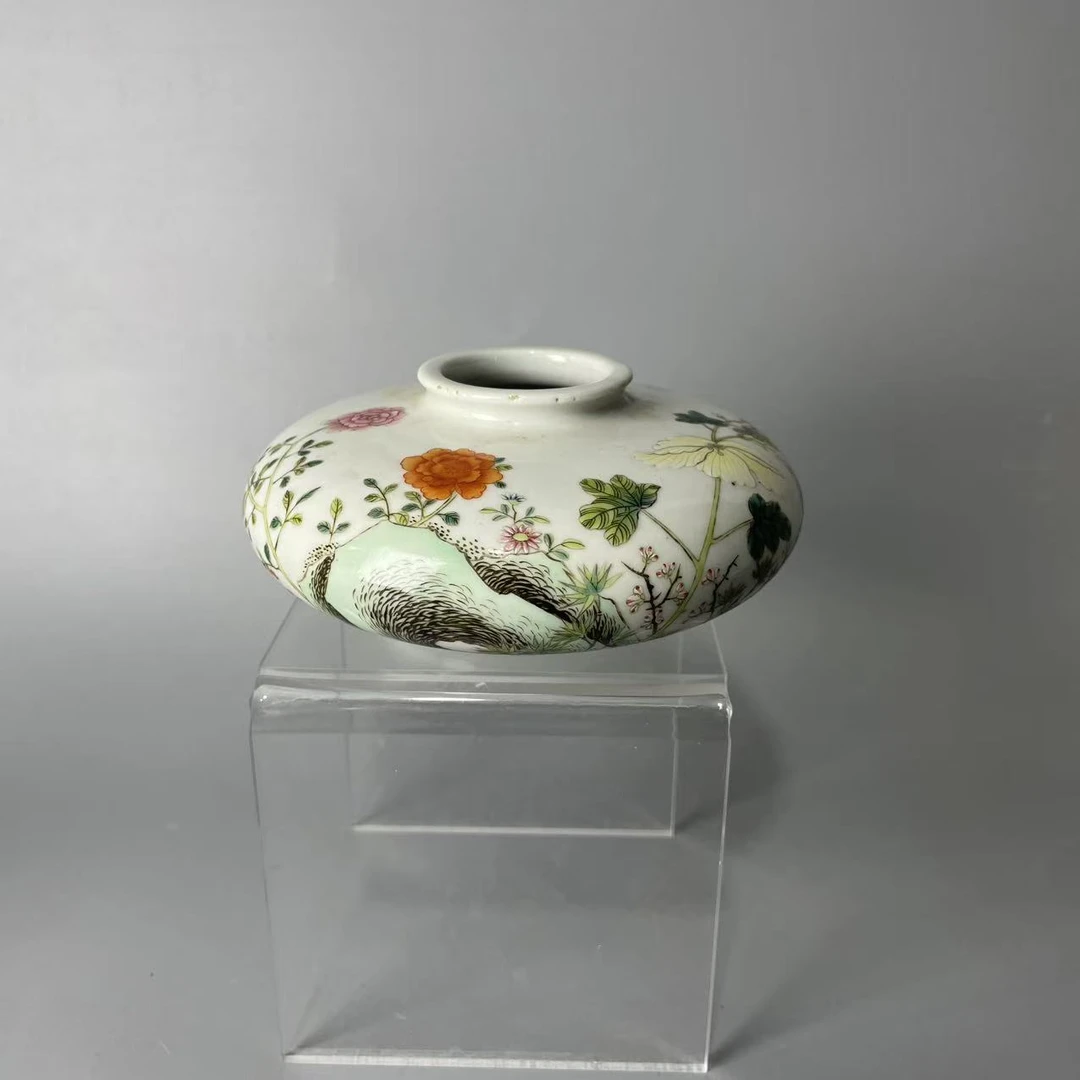 粉彩洞石花卉扁肚尊