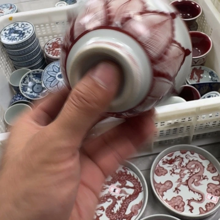 摆件釉里红芭蕉叶大压手