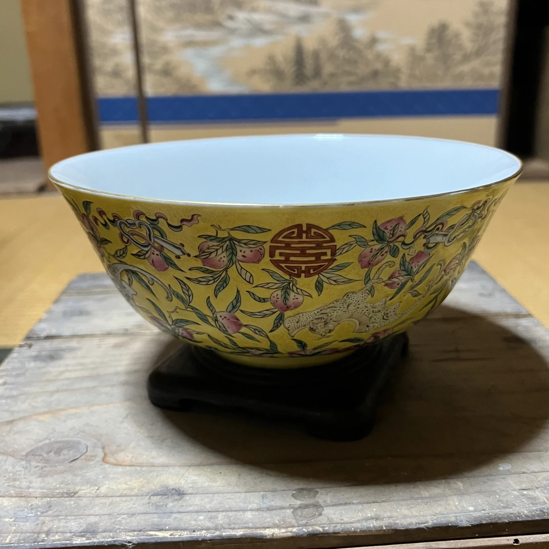 一件画片精美的大碗