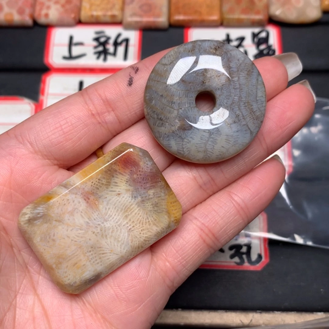 【闪购商品】硅化玉颈饰未镶嵌莉*