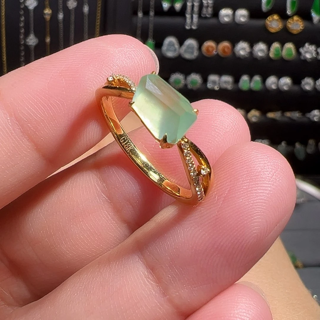 翡翠18K金镶嵌戒指设计款翡翠戒指