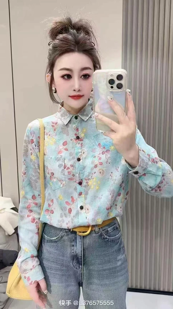 月月家：春季新款小碎花图案拼接纽扣polo领衬衫女时尚百搭上衣潮