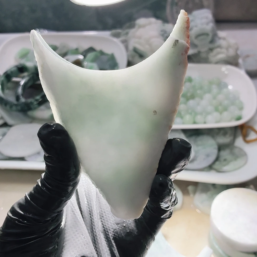 翡翠未镶嵌颈饰边角料