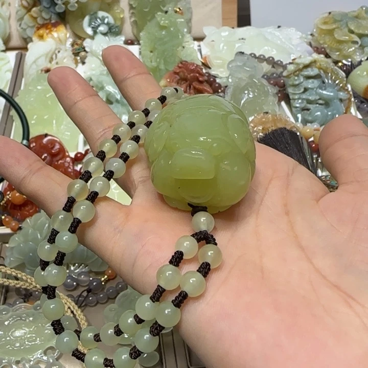 蛇纹石玉吊坠未镶嵌