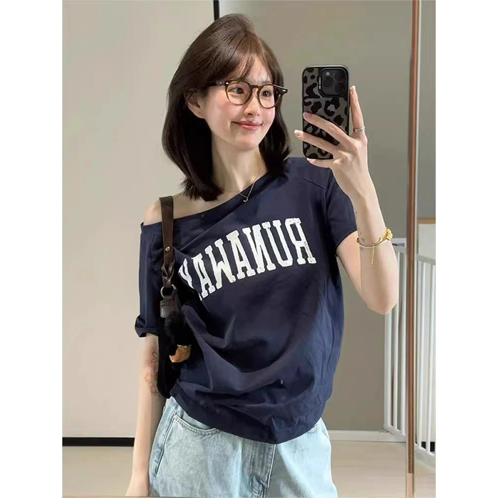韩系慵懒风斜肩显瘦上衣女设计感小众辣妹藏青色露肩宽松短袖t恤