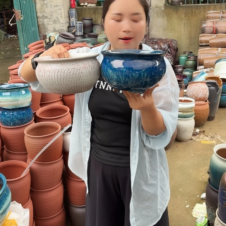 瑕疵两个盆子。