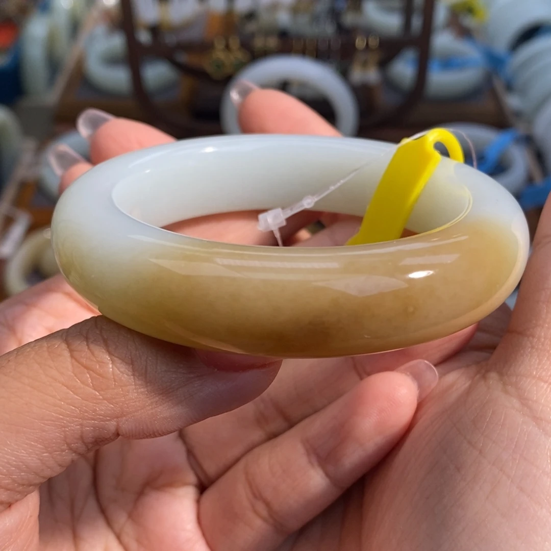 和田玉未镶嵌手镯