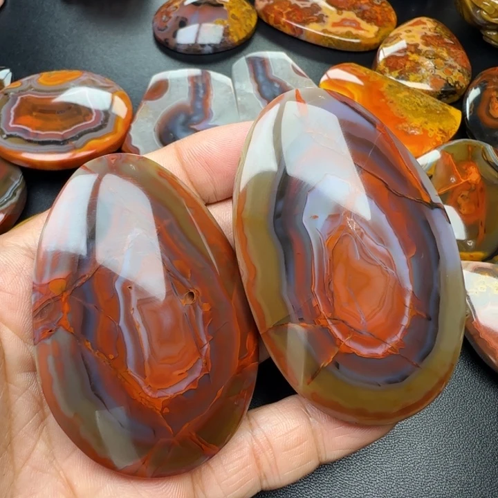 隋***弋未镶嵌珠宝首饰玛瑙/玉髓