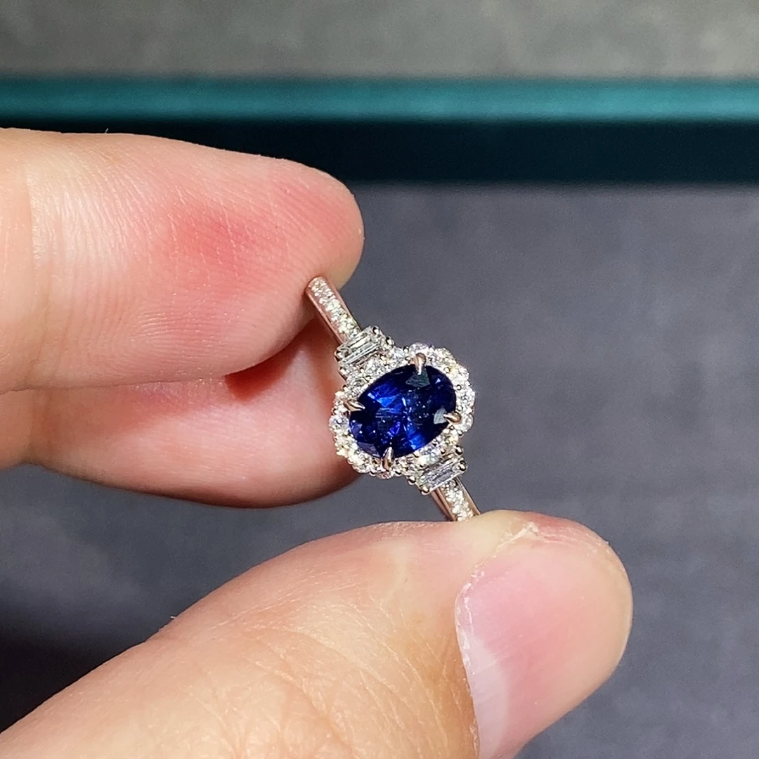 蓝宝石戒指18K金镶嵌1.1克拉