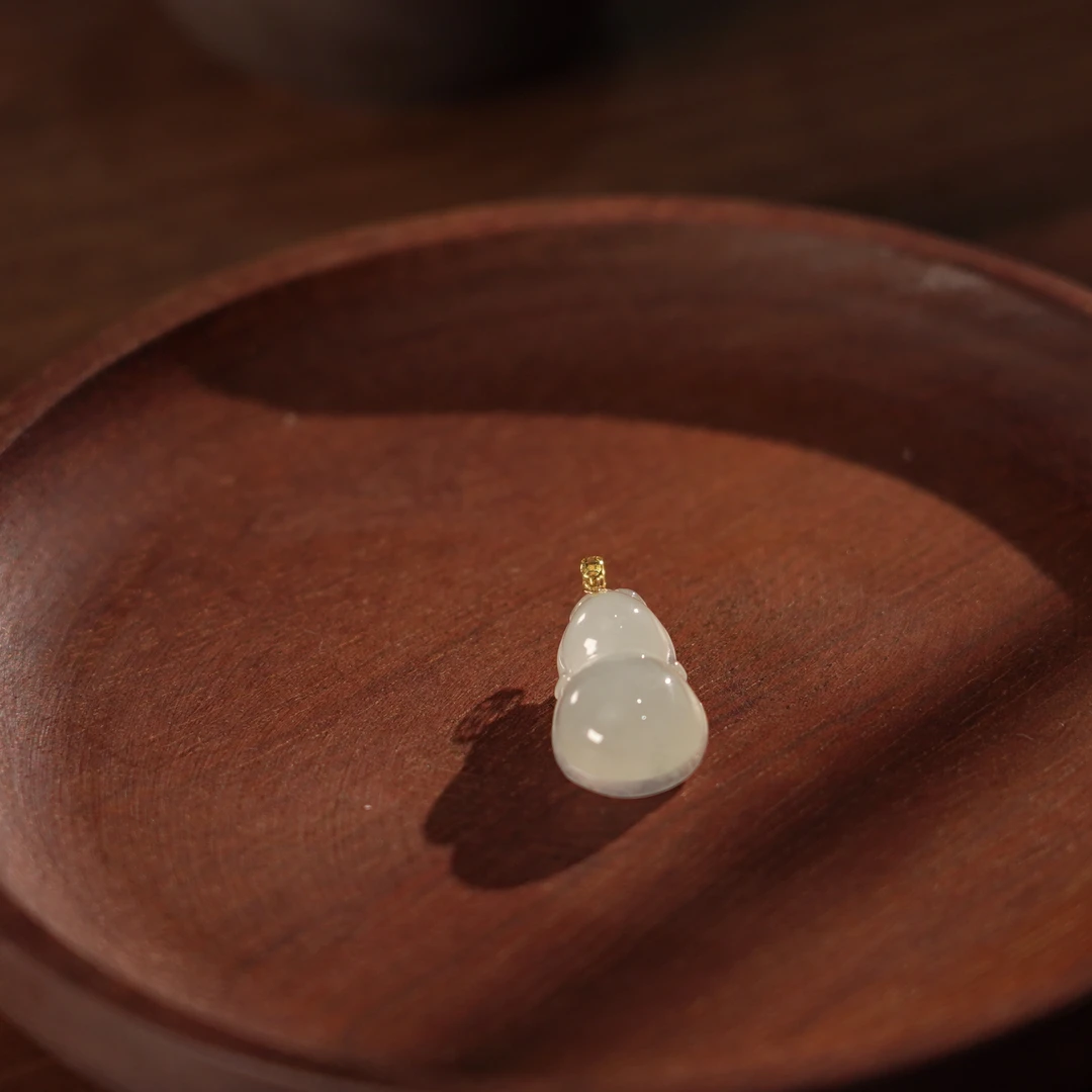 【睿泽赏宝-缺货】18K天然缅甸料翡翠葫芦吊坠 17*10*6 V0754