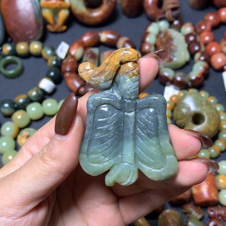 岫岩河磨玉（透闪石质玉）未镶嵌颈饰河磨玉偏偏来财挂件配绳子