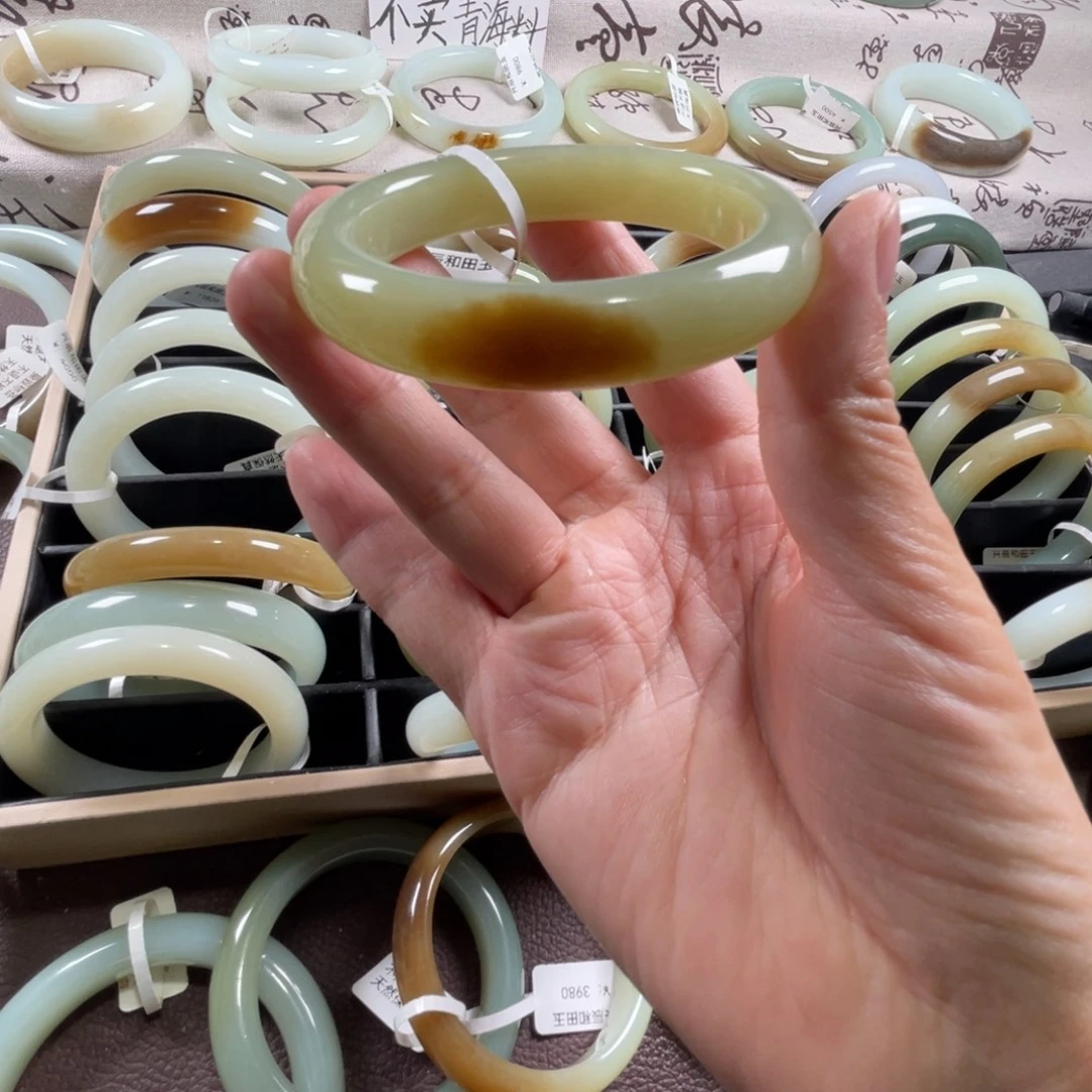 和田玉未镶嵌手镯