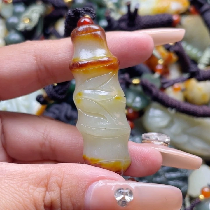 和田玉颈饰未镶嵌