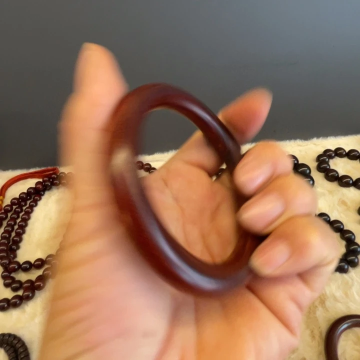 紫檀木类端景台檀香紫檀手串