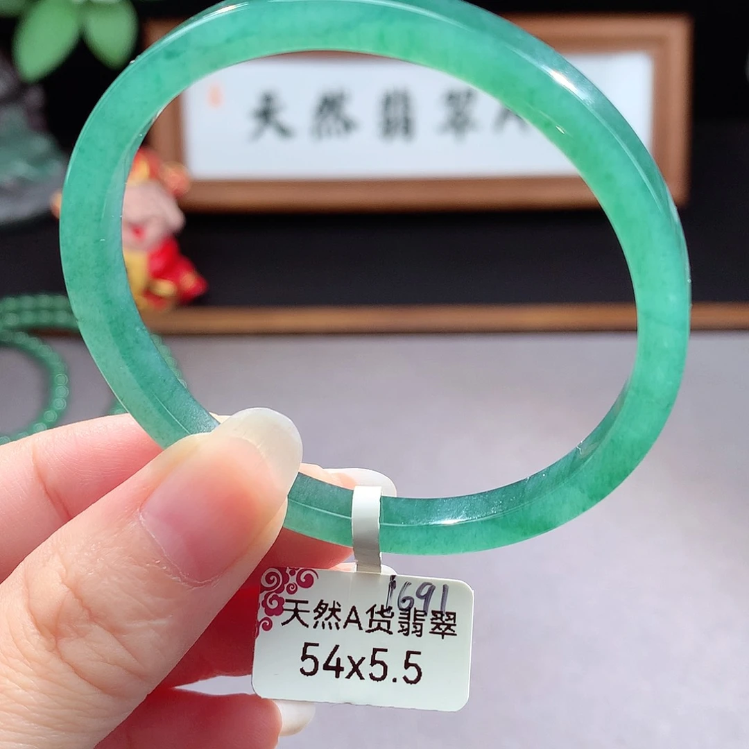 未镶嵌手镯（圆镯）翡翠