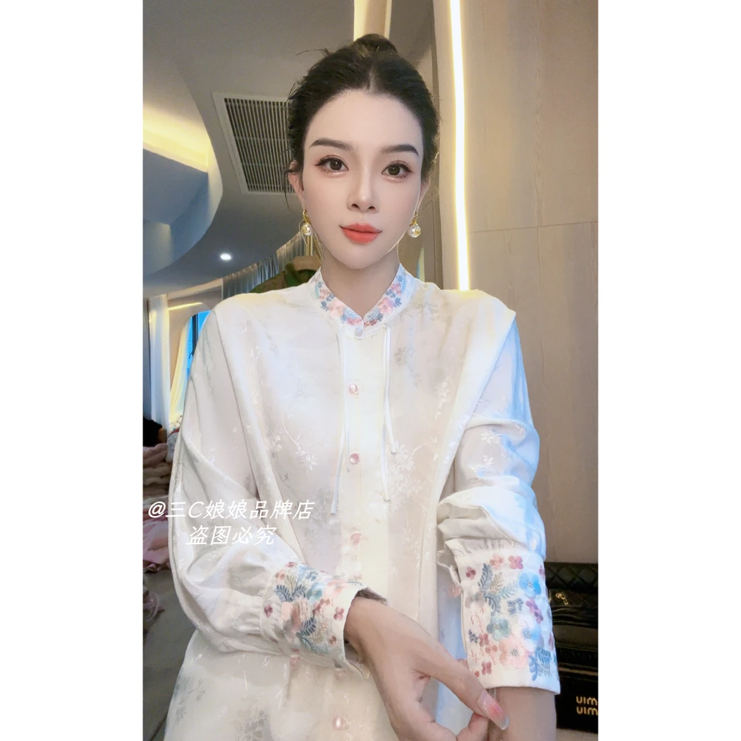 宸嫚三C娘娘23608【点绣】新中式国风提花时尚气质刺绣立领长袖上衣