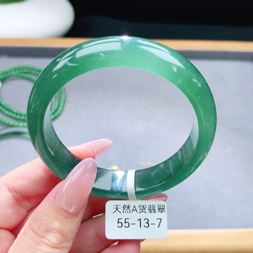 未镶嵌手镯（圆镯）翡翠