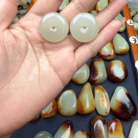 和田玉颈饰未镶嵌起**了