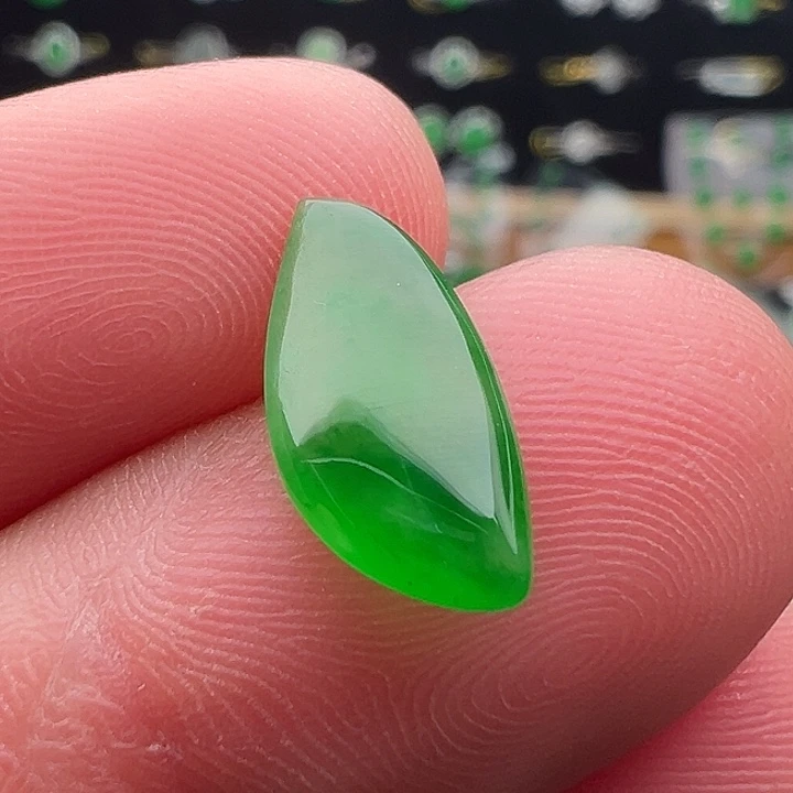 翡翠未镶嵌颈饰随形14