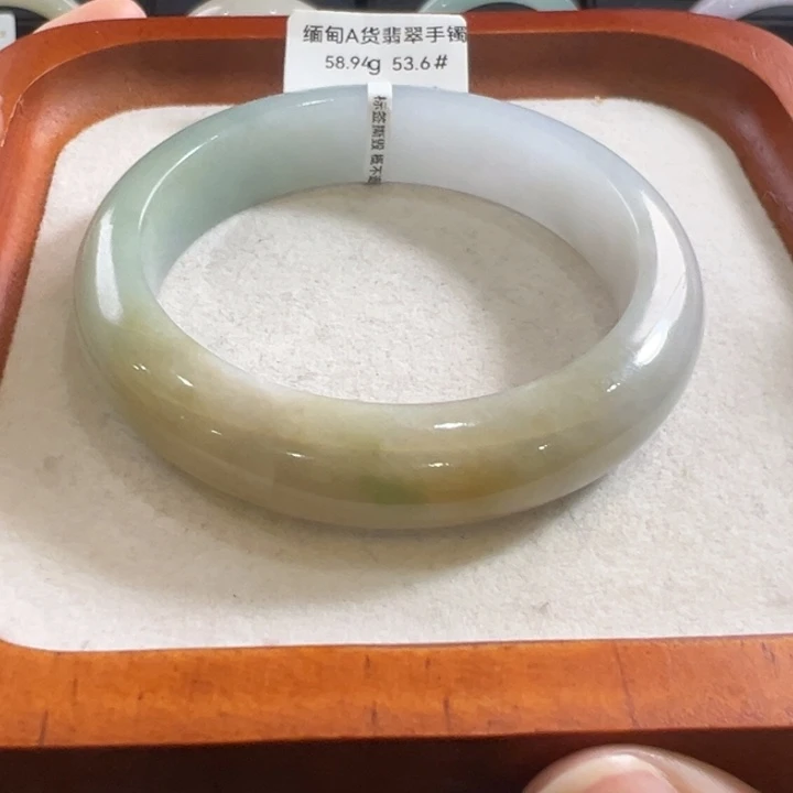 翡翠未镶嵌手镯翡翠