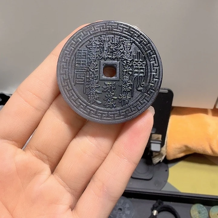 蛇纹石玉未镶嵌山鬼