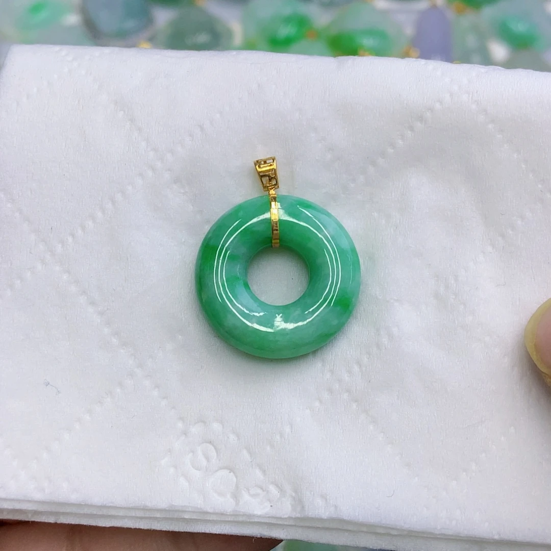 翡翠18K金镶嵌颈饰翡翠