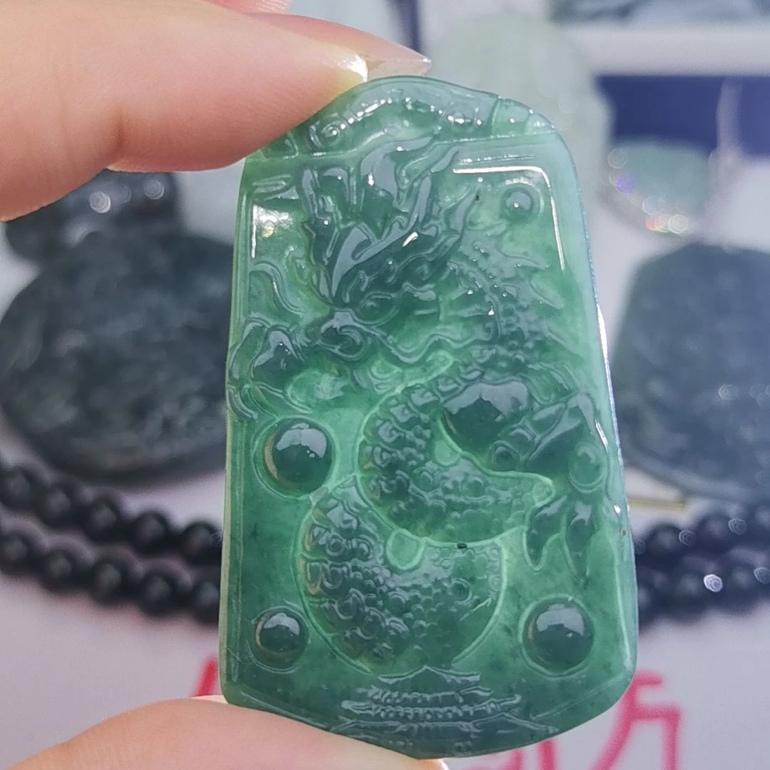 翡翠颈饰未镶嵌天然的A货翡翠多样性发货