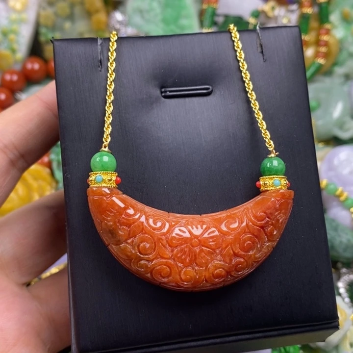 翡翠未镶嵌吊坠(赠链)