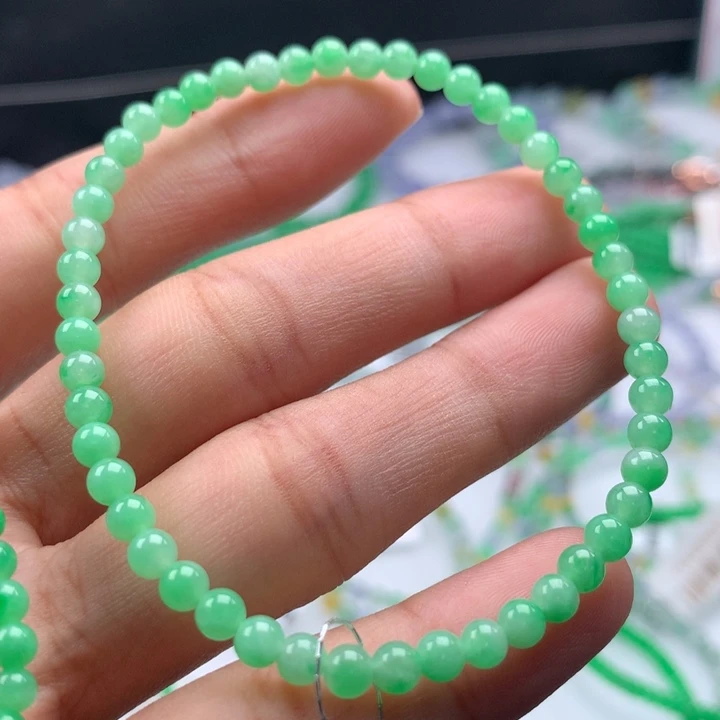 翡翠手镯未镶嵌卡
