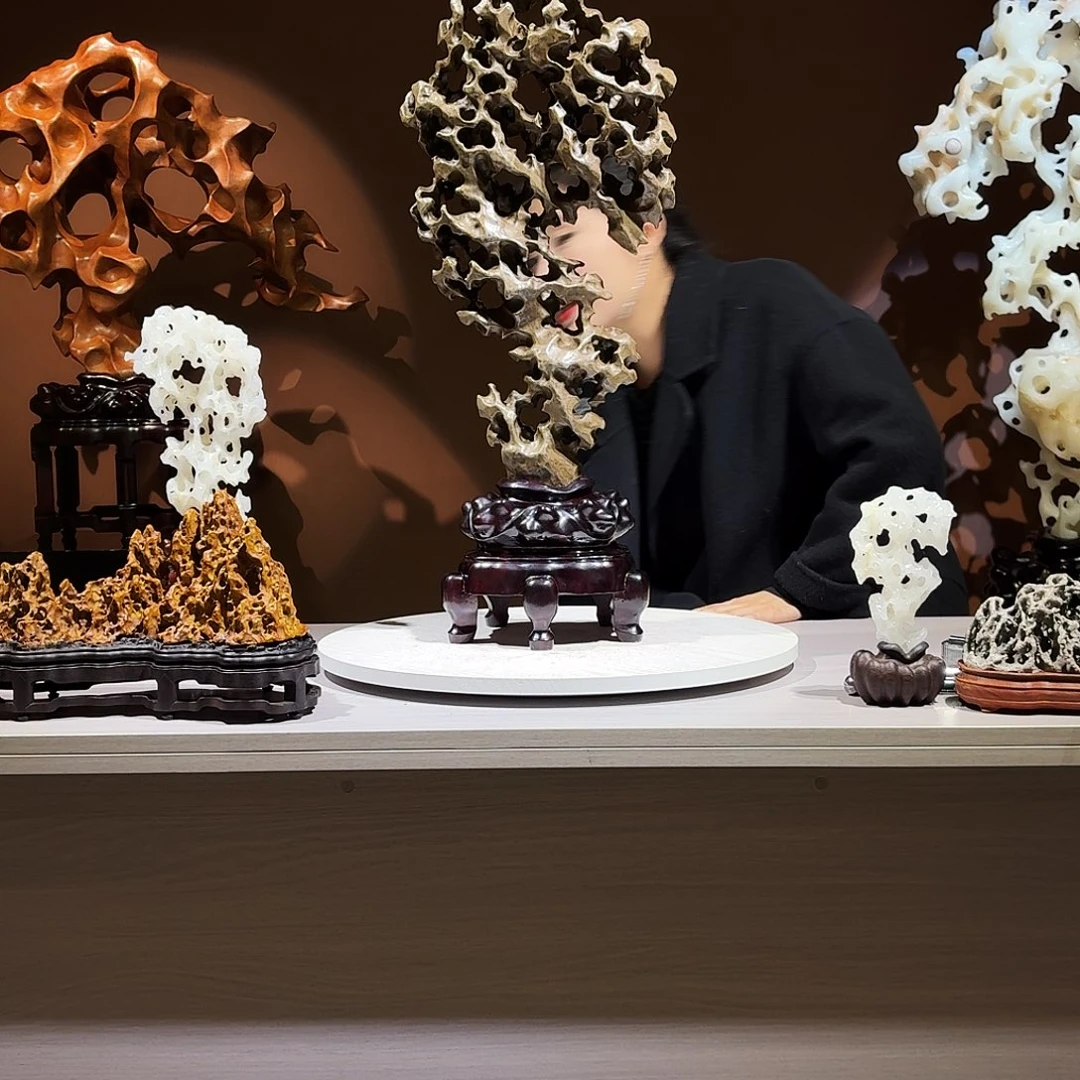 金*生太湖石摆件.高68宽27