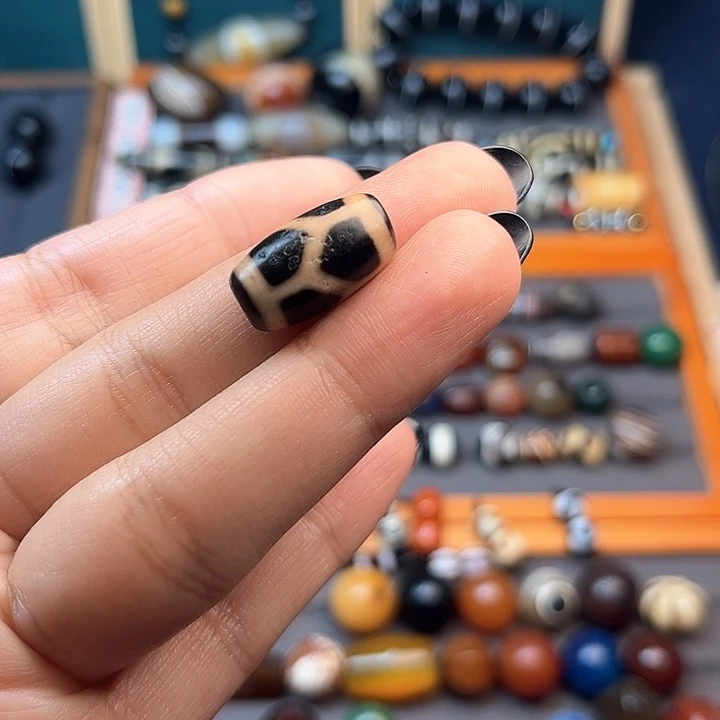 玛瑙/玉髓珠宝半成品未镶嵌吕**。