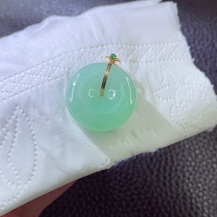 翡翠颈饰18K金镶嵌翡翠