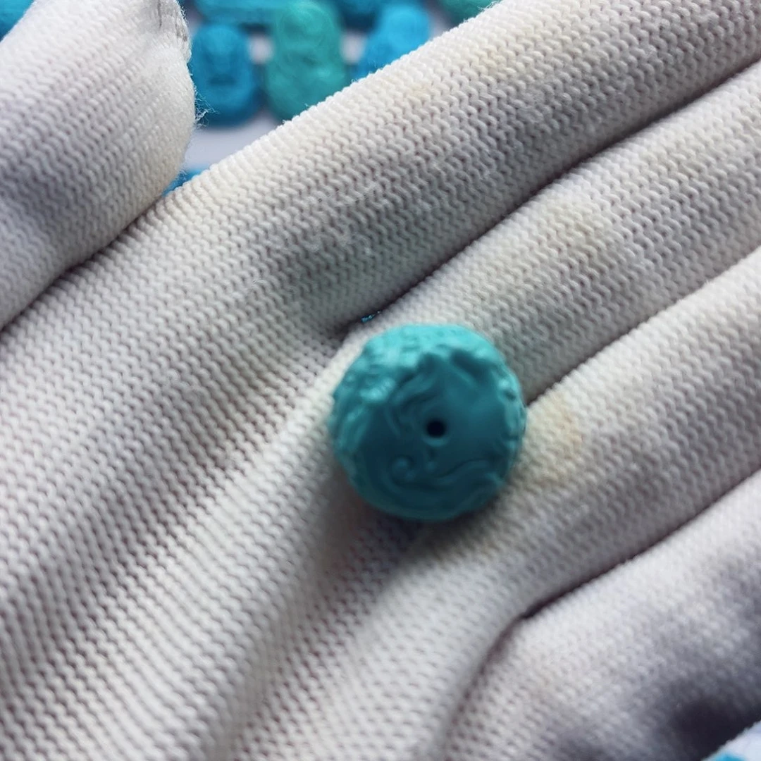 绿松石未镶嵌天然原矿雕刻绿松石