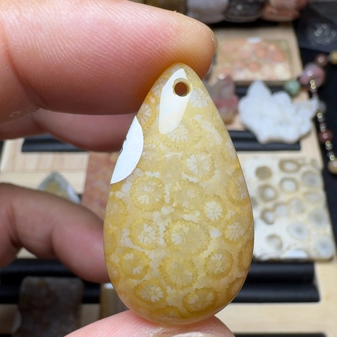 未镶嵌纯天然色有机玉石保真色硅化玉