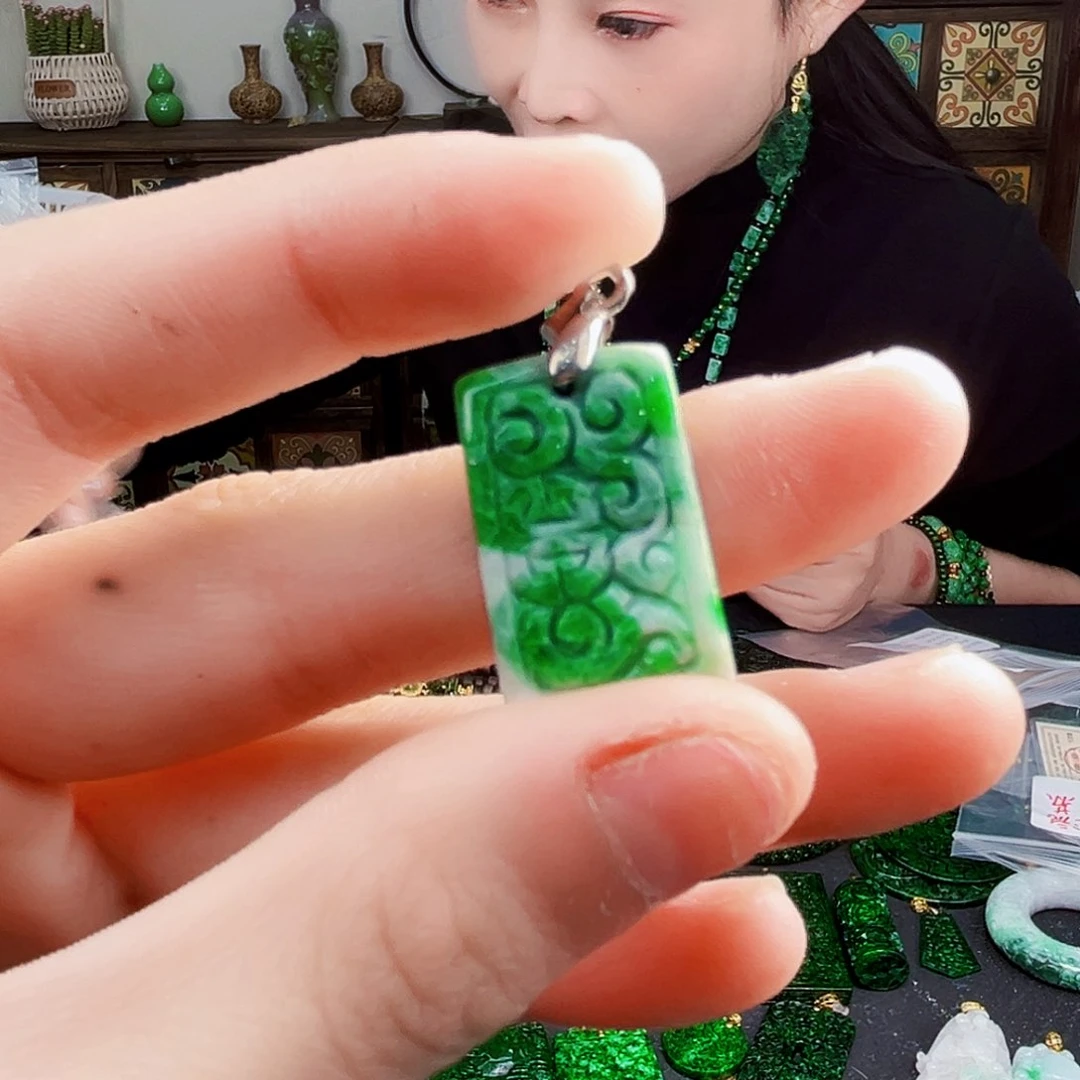 颈饰银S925镶嵌翡翠多样性