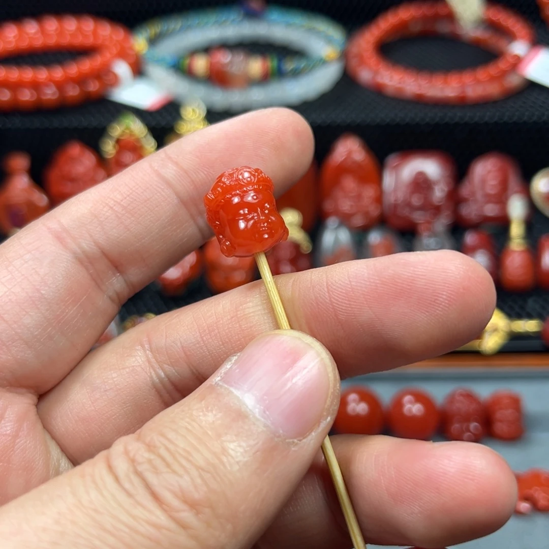 逢***戏南红玛瑙未镶嵌保山官陂料宝宝观音佛首