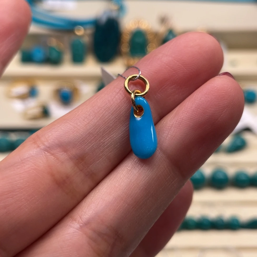 18K金镶嵌绿松石珠宝奇石侧挂