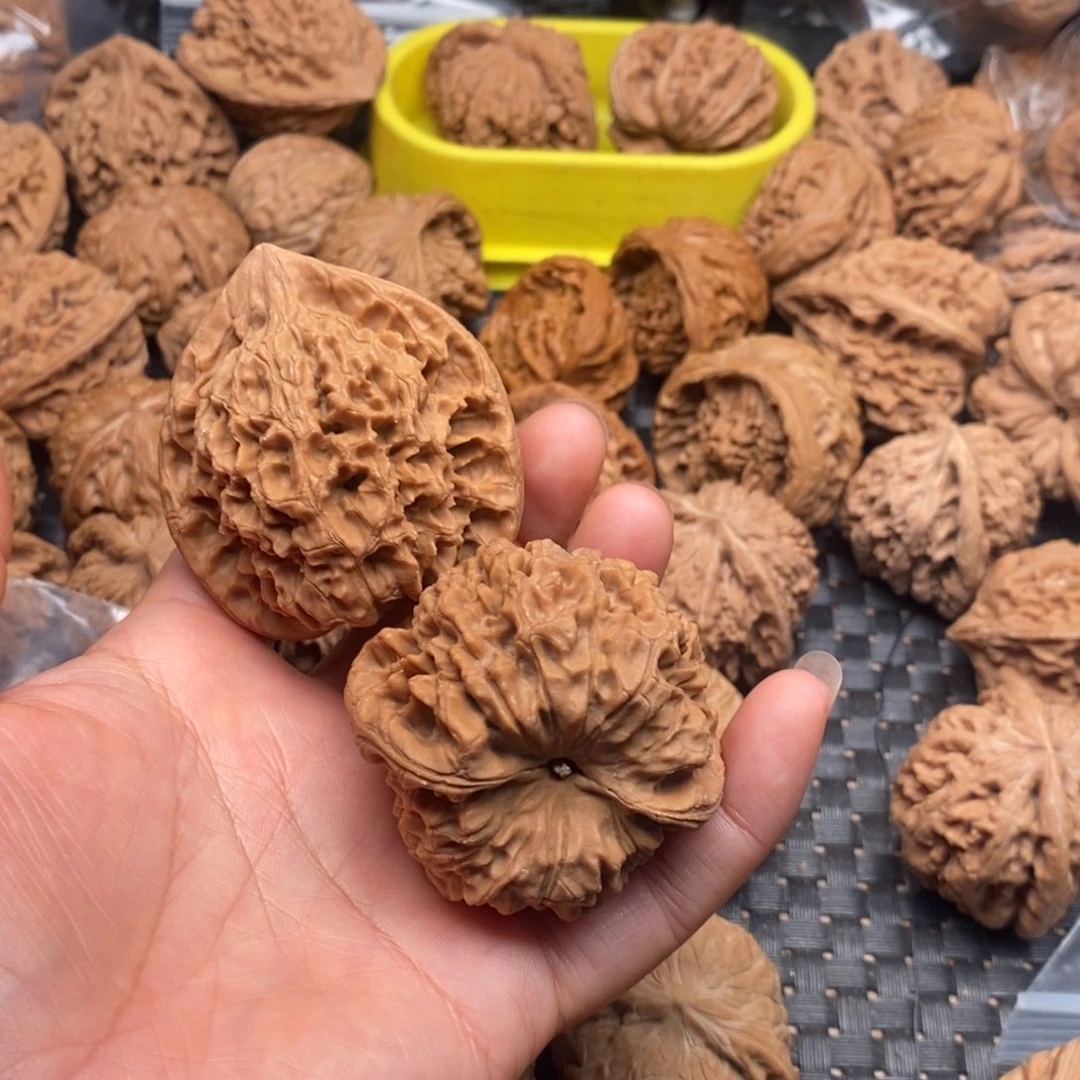 吊坠桃核小*?文玩核桃