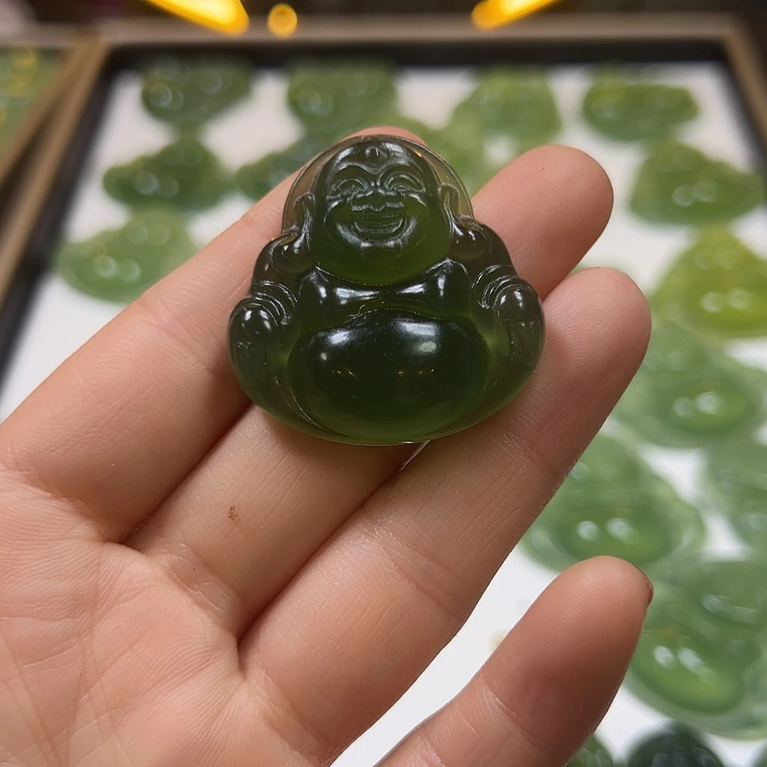 李***。蛇纹石玉未镶嵌吊坠