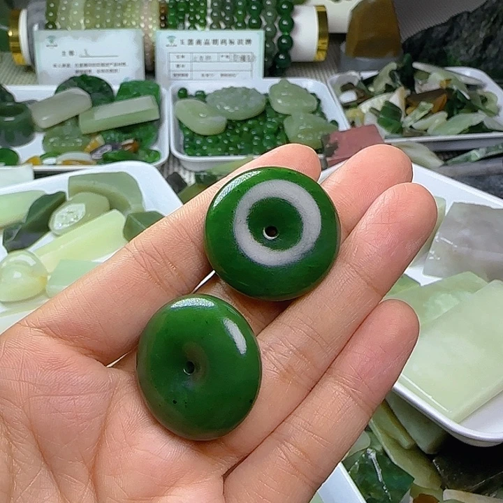 小***花颈饰未镶嵌和田玉（碧玉）
