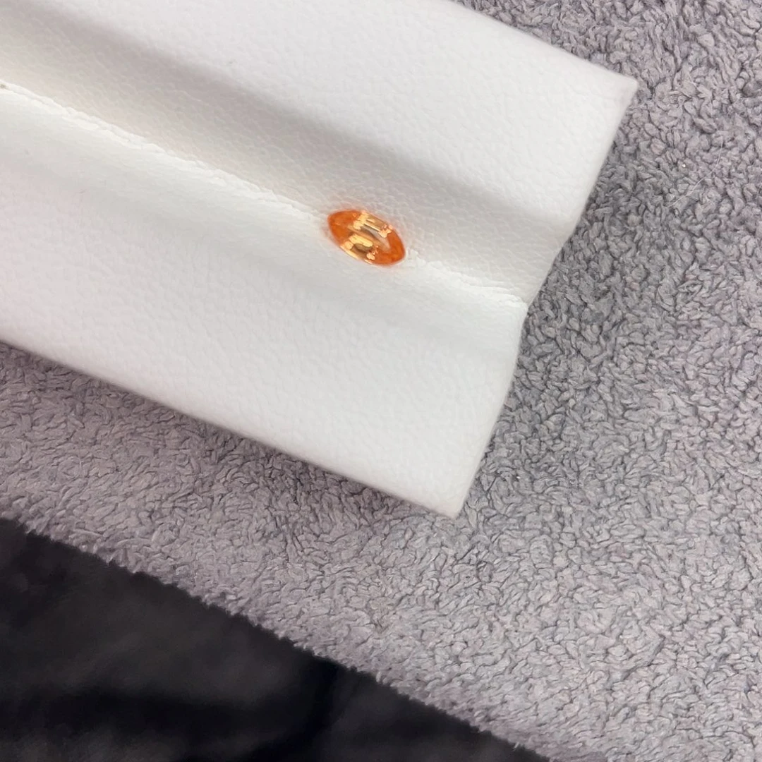 石榴石（芬达石）裸石未镶嵌瞅*0.39Ct。