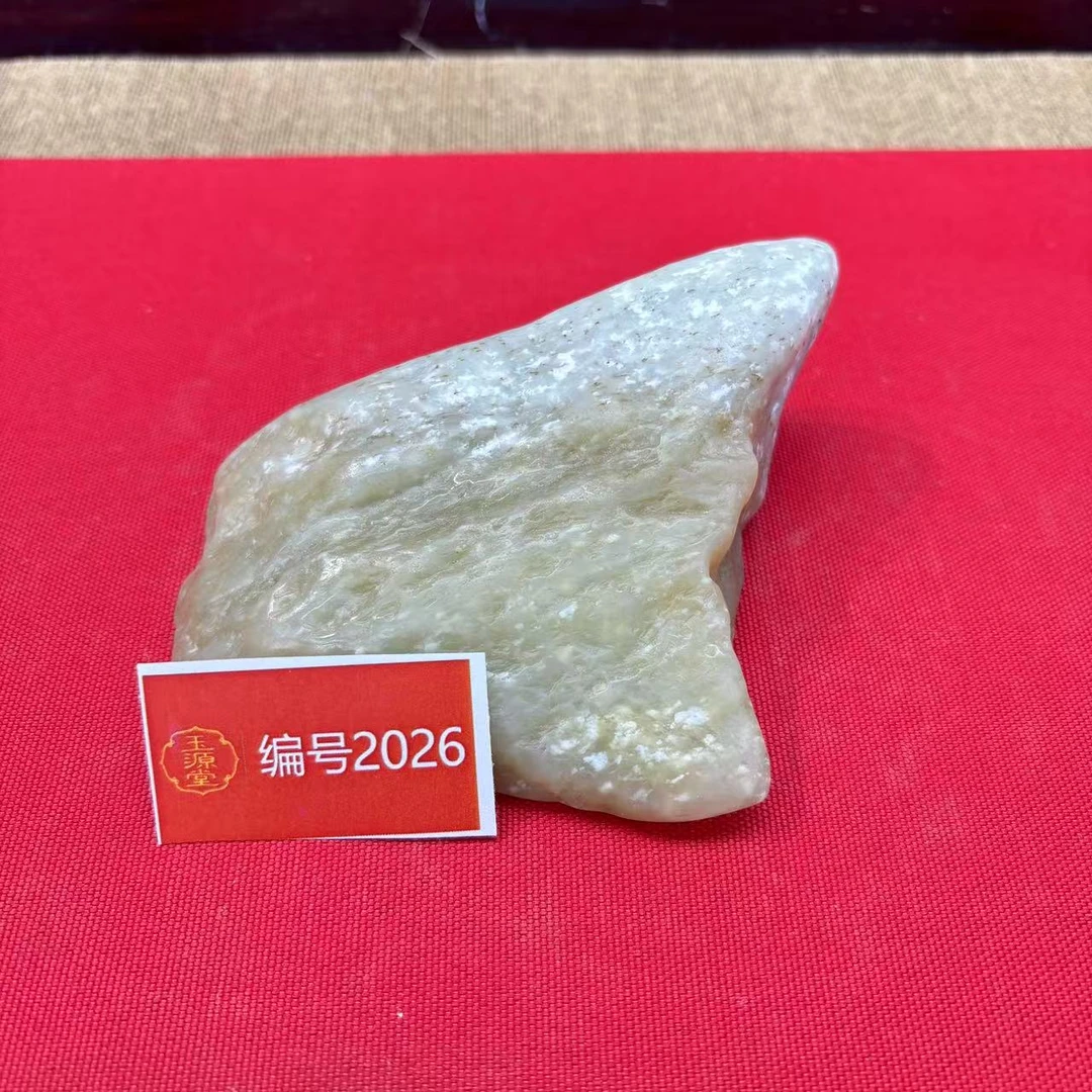 新疆玉料原石发一件编号多样发发一件-送崖柏底座