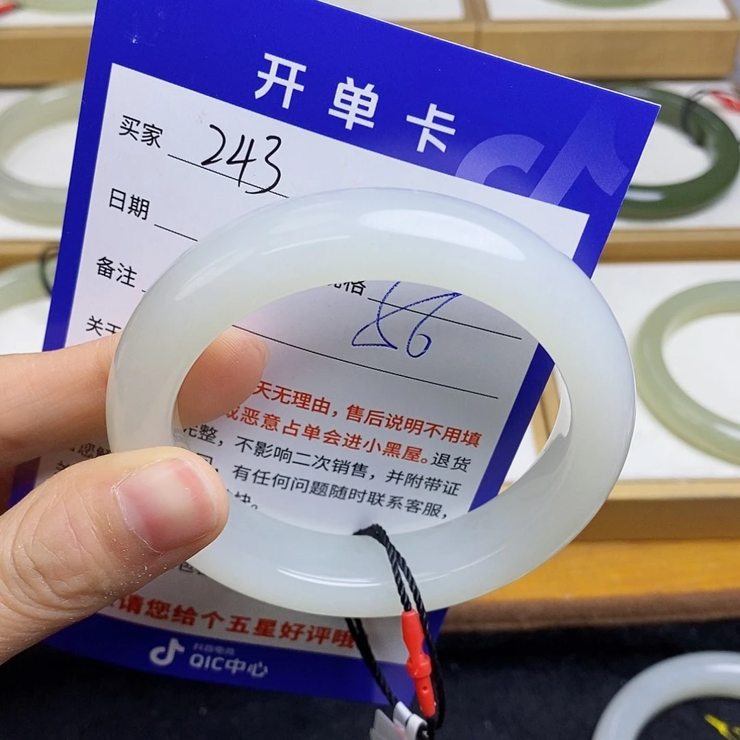 和田玉手镯未镶嵌不**泥  sy