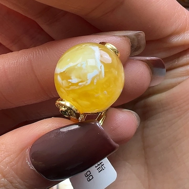 蜜蜡未镶嵌珠宝奇石