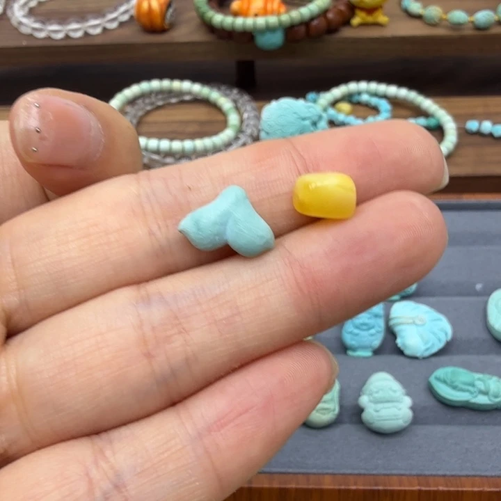 未镶嵌琥珀裸石雕刻