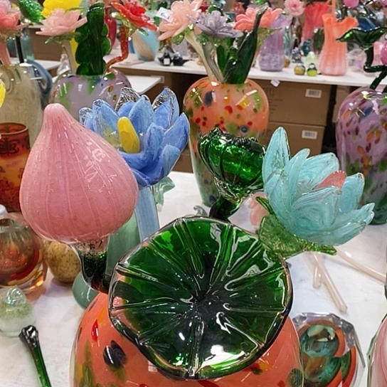 琉璃花瓶高45厘米宽9厘米