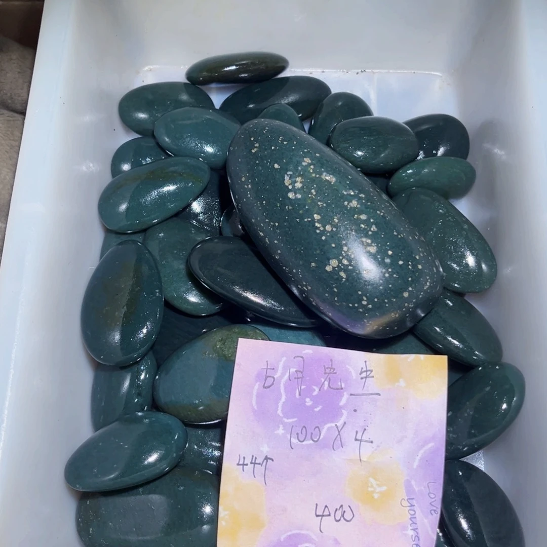 古***生和田玉未镶嵌珠宝奇石