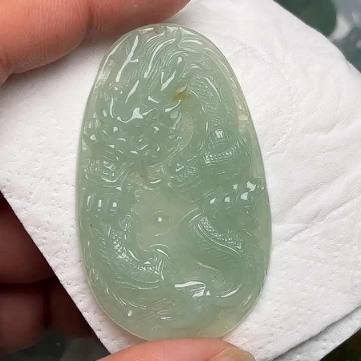 翡翠未镶嵌颈饰龙