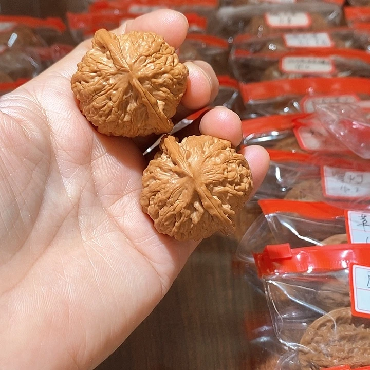 文玩核桃吊坠暮**行金牛